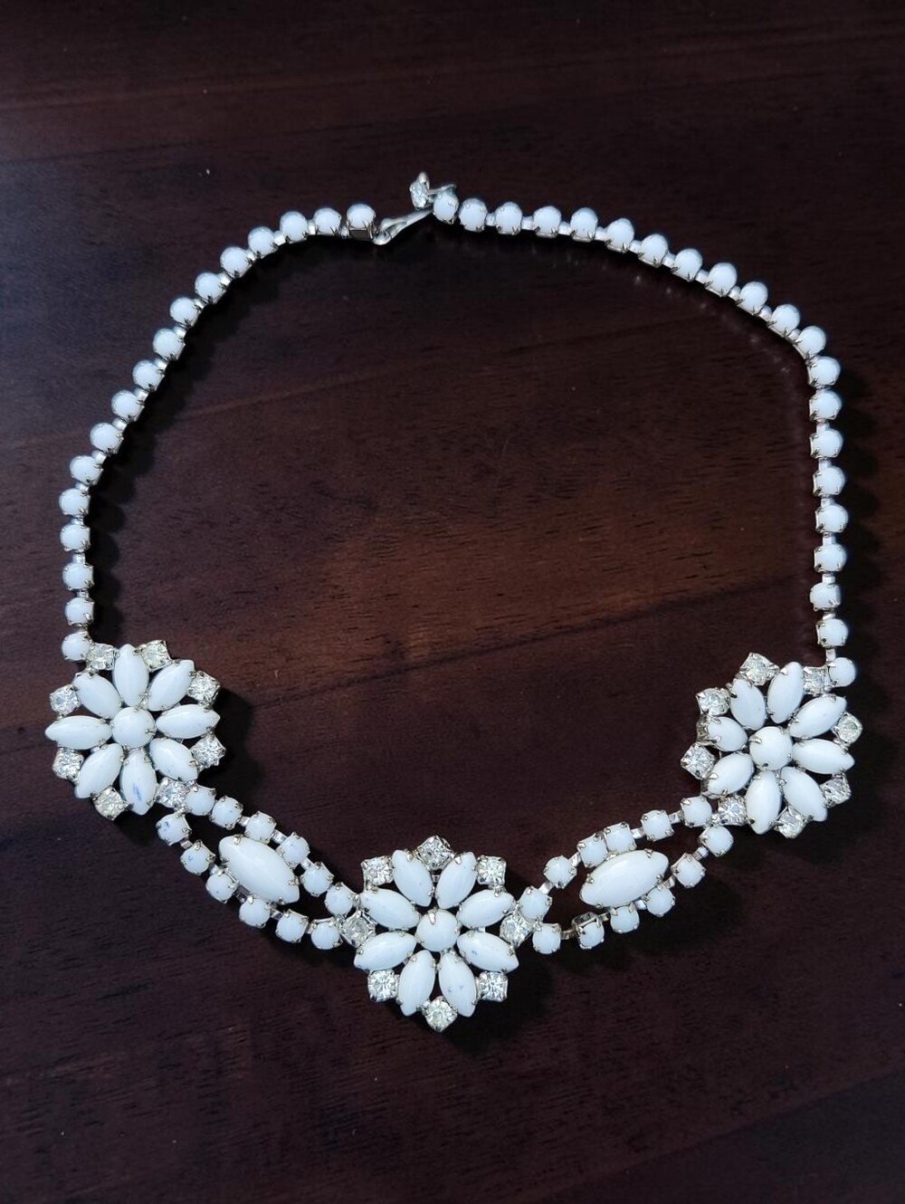 Vintage '50S White Milk Last Flower Necklace